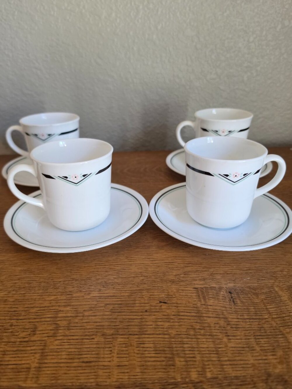 Corelle Zenith 4 Cups and Saucers made in USA Set of 8 Pieces